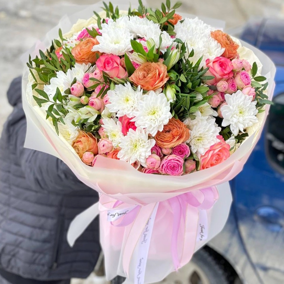 Букет «Воздушный» из хризантем и роз