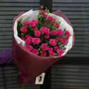 Букет из 7 кустовых розовых роз 60 см