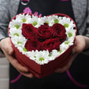 Коробка с цветами «Розы и хризантемы»