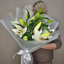 Букет из белых лилий