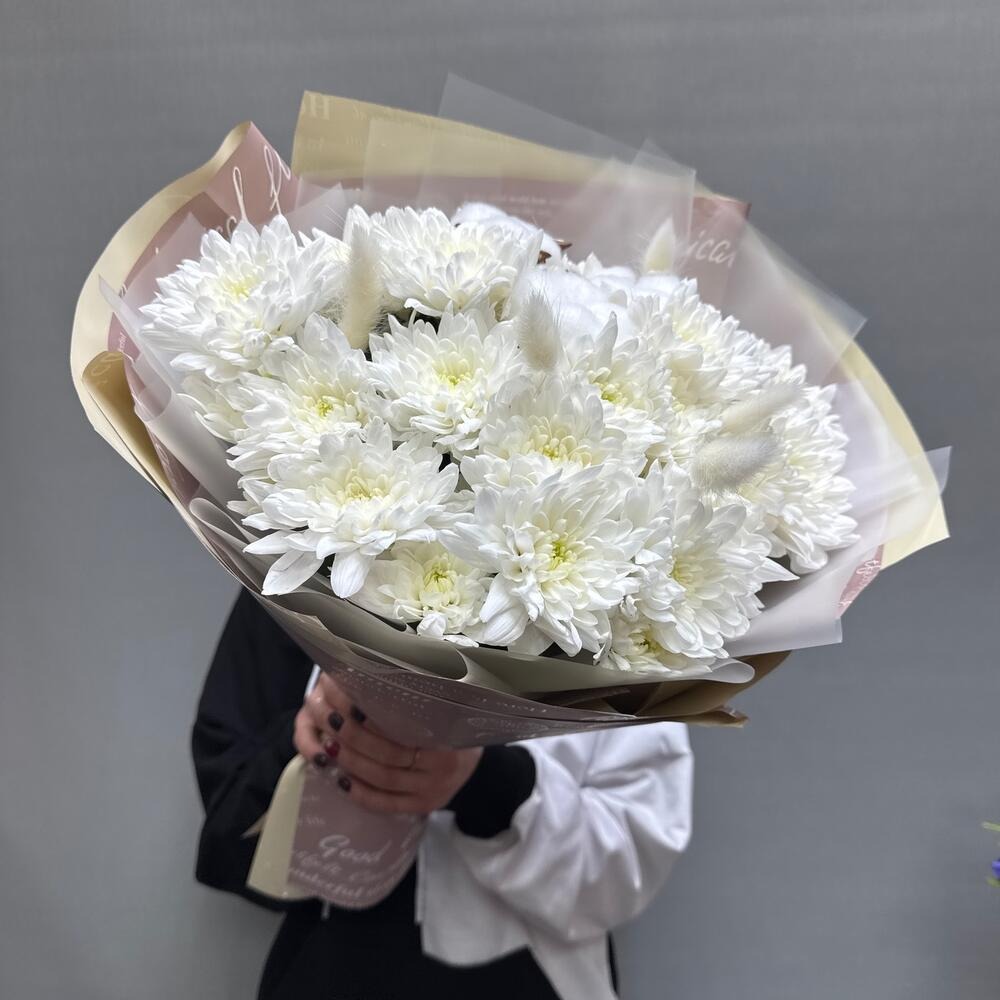 Букет «Белая хризантема, хлопок и лагурус»