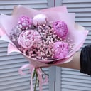 Букет из пионов и гипсофилы "Фейерверк"