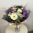 Букет «Чистое сердце» из роз и эустом