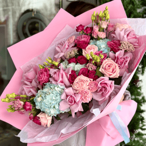 Микс букет "Королевская грация" из роз и эустом