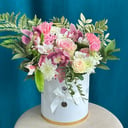 Шляпная коробка с цветами «Композиция в коробке с орхидеями»