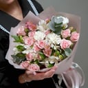 Букет красивая осень из роз и альстромерий