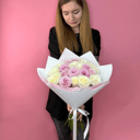 Букет из 19 белых и розовых роз