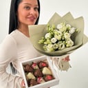 Подарочный набор «Комбо набор 4 – Букет и клубника в шоколаде» из эустом