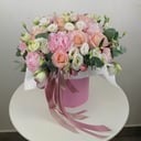 Шляпная коробка с цветами «Романтический вечер» из роз и эустом