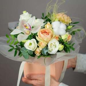 Цветы в коробке Доброе утро из гвоздик