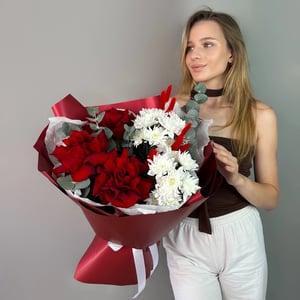 Букет Любимый взгляд из роз и хризантем