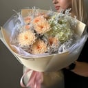 Букет с хризантемой и гортензией