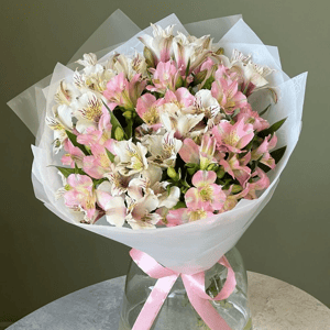 Букет из 13шт альстромерий