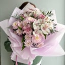 Букет «Сиреневое облачко» из хризантем и альстромерий