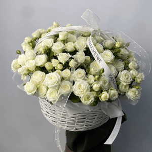 Облако в корзинке из роз