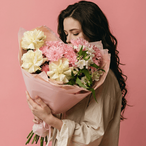 Букет с альсромерией и розой