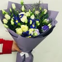 Букет «Чудесный день» из эустом и ирисов