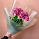 Розовые розы в букете