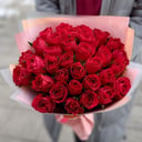 33 красных розы в упаковке