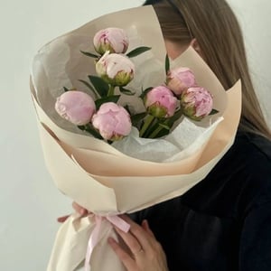 Букет из 7 пионов