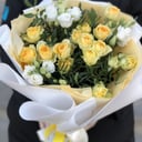 Букет «Солнечный» из роз и эустом