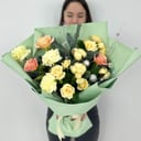 Новогодний букет 12 из роз и гвоздик