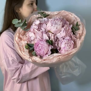 Букет из пионов и гортензией