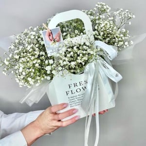 Коробка с цветами «Блен-де-блан» из гипсофил