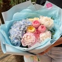 Букет «Голубая лагуна» из пионов и гортензий