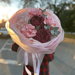 Букет из гортензии, французских роз