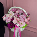 Корзина с цветами «Яркое лукошко» из роз и гербер