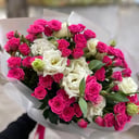 Букет «Малиновый сорбет» из роз и эустом