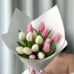 Букет «Бело розовый микс тюльпанов»