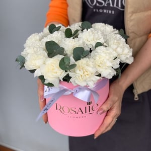 Шляпная коробка с цветами «Букет Жизель» из гвоздик