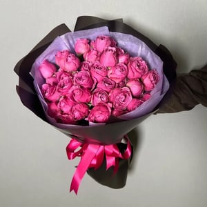 Букет «Пионовидные розы в черном»