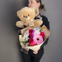 Подарочный набор «Мишка и Букет» из хризантем и гербер