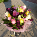 Букет из 13 роз с зеленью