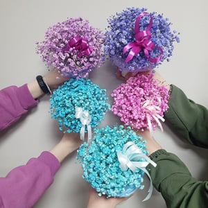 Коробка с цветами «Гипсофила радужная в стаканчике 5 шт»