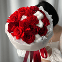 Круглый букет с красными розами