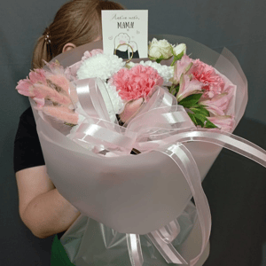 Букет мамочке из гвоздик и альстромерий