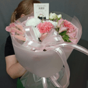 Букет мамочке из гвоздик и альстромерий