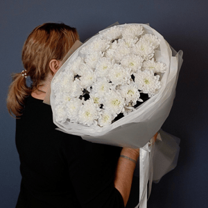 Белоснежный букет из хризантем