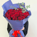 Букет из 25 красных роз в оформлении 2