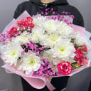 Букет хризантемы и кустовой розы