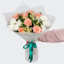 Букет «Гармония нежности» из роз и хризантем