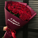 Букет из 21 красной розы 60 см в оформлении