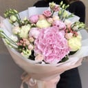 Букет «Ласка» из эустом и пионов