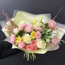 Букет «Роскошь цветов» из тюльпанов и гвоздик