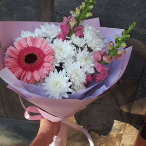 Букет из антиринума,хризантемы и герберы