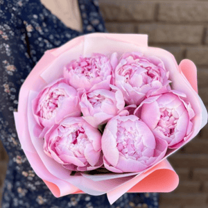 Букет «Ароматные пионы Сара розовые тишью 7 шт»